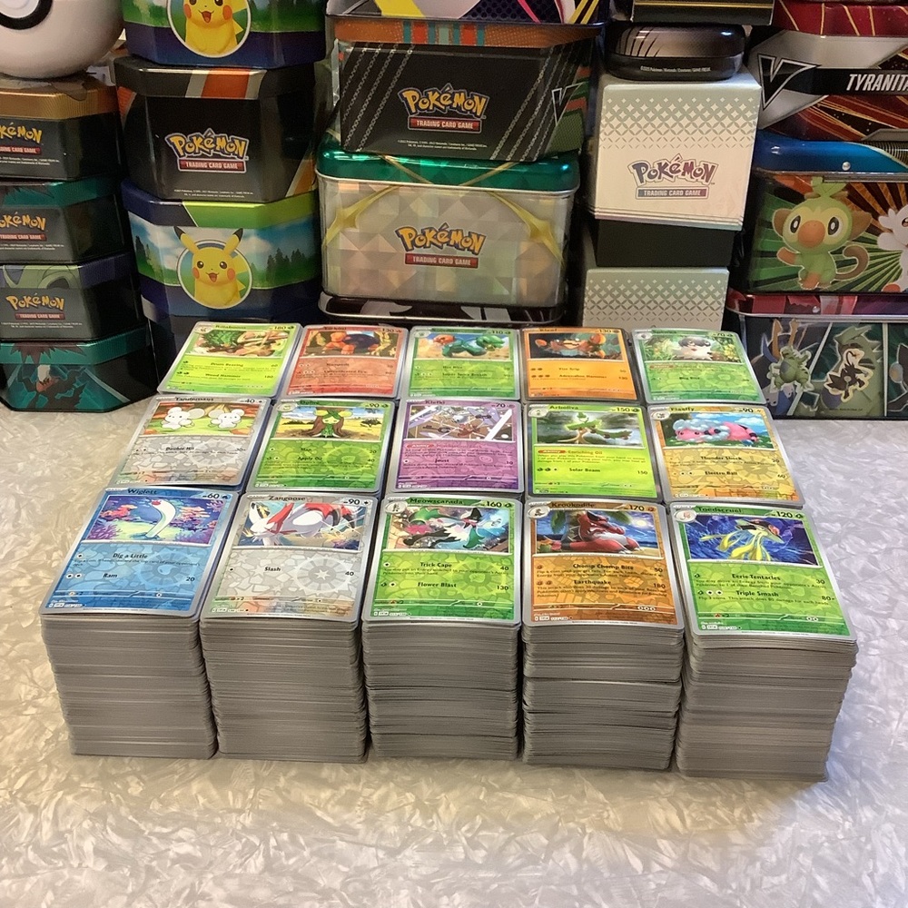 600 Assorted Pokemon Scarlet & Violet Trading Cards w/ 100 Holo/Reverse Holo